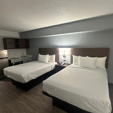 Suburban Studios Chester I-95 Bagian luar foto