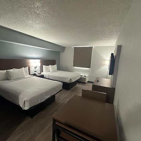 Suburban Studios Chester I-95 Bagian luar foto