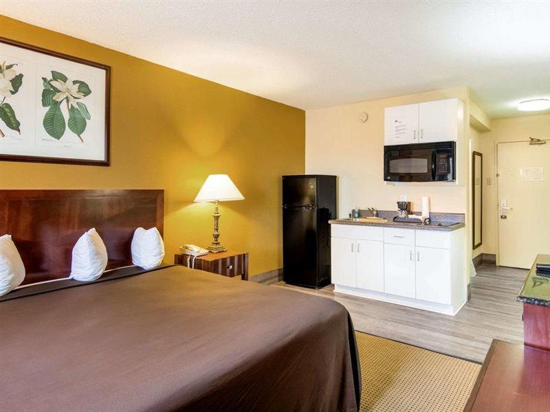 Suburban Studios Chester I-95 Bagian luar foto
