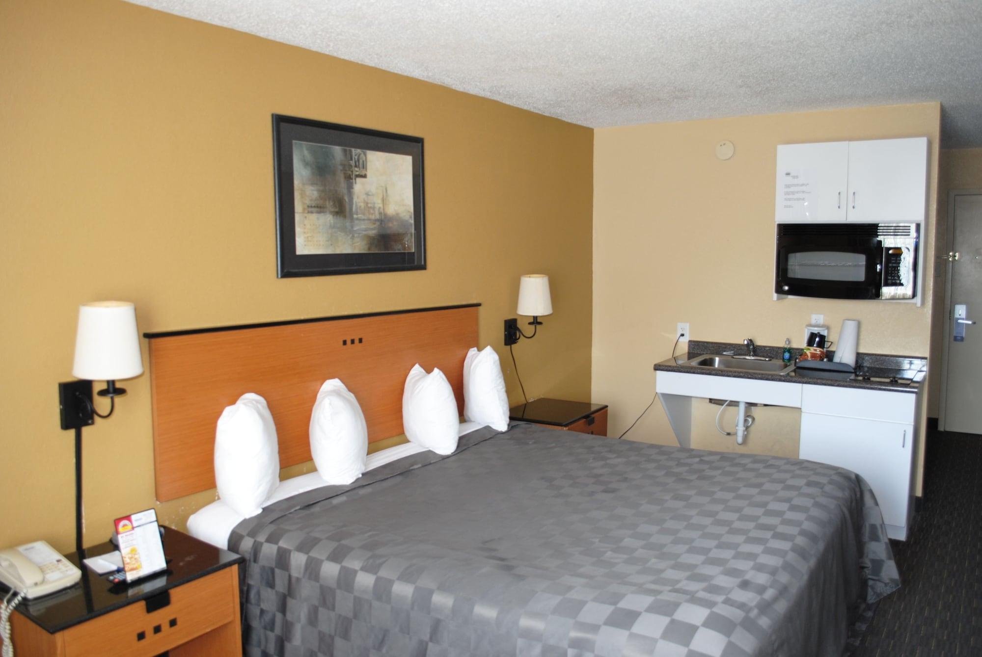 Suburban Studios Chester I-95 Bagian luar foto