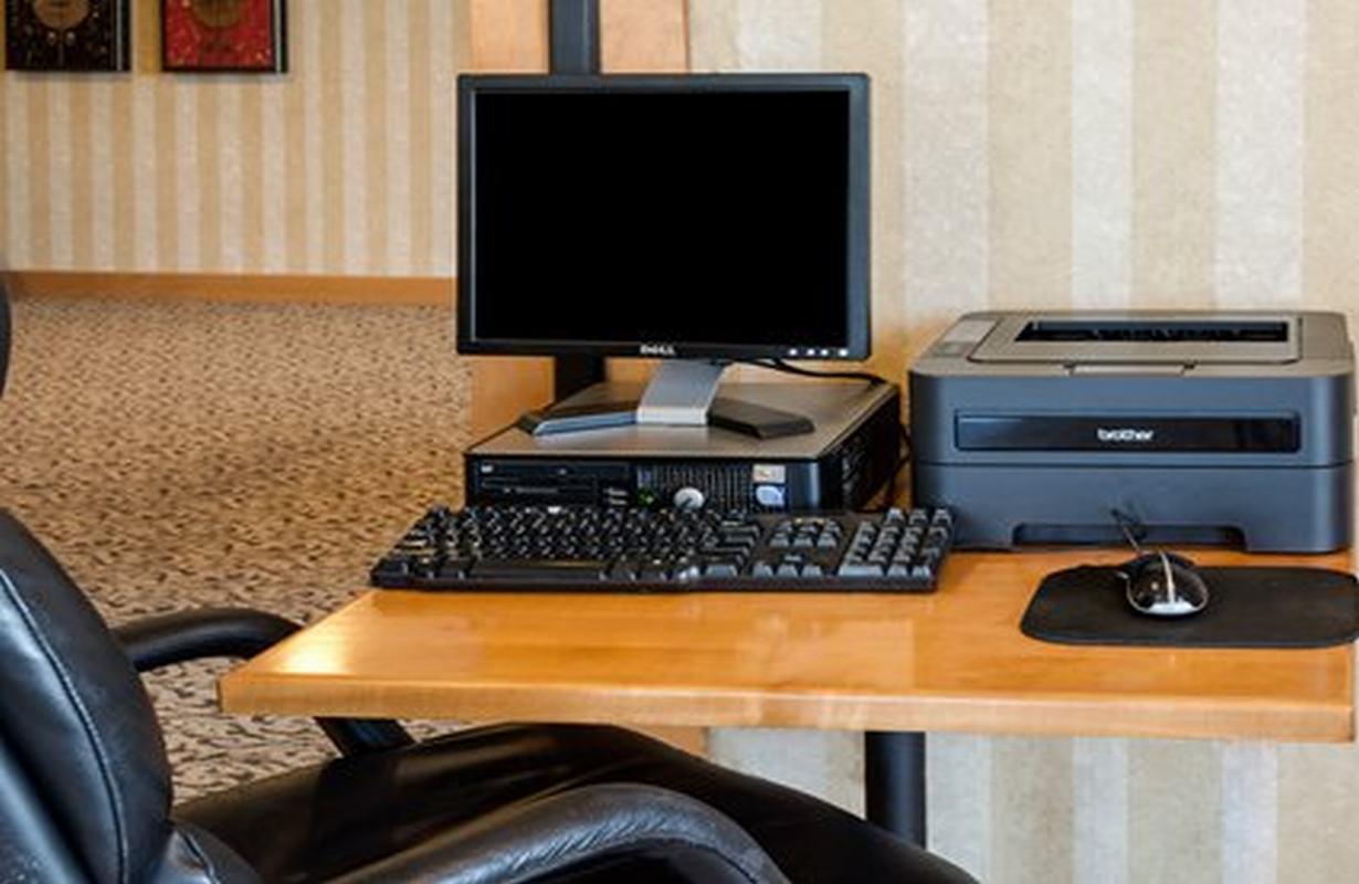 Suburban Studios Chester I-95 Bagian luar foto