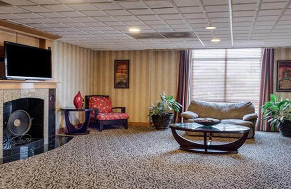 Suburban Studios Chester I-95 Bagian luar foto