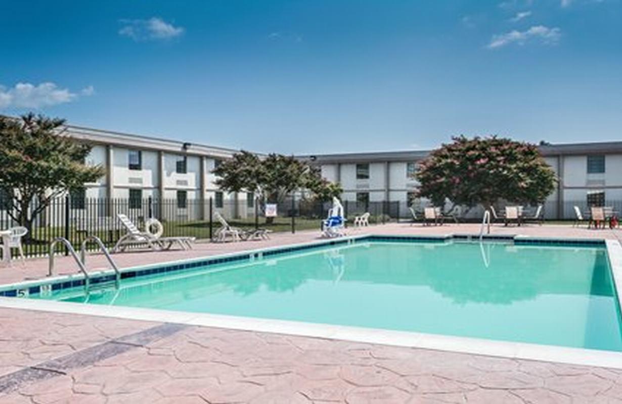 Suburban Studios Chester I-95 Bagian luar foto