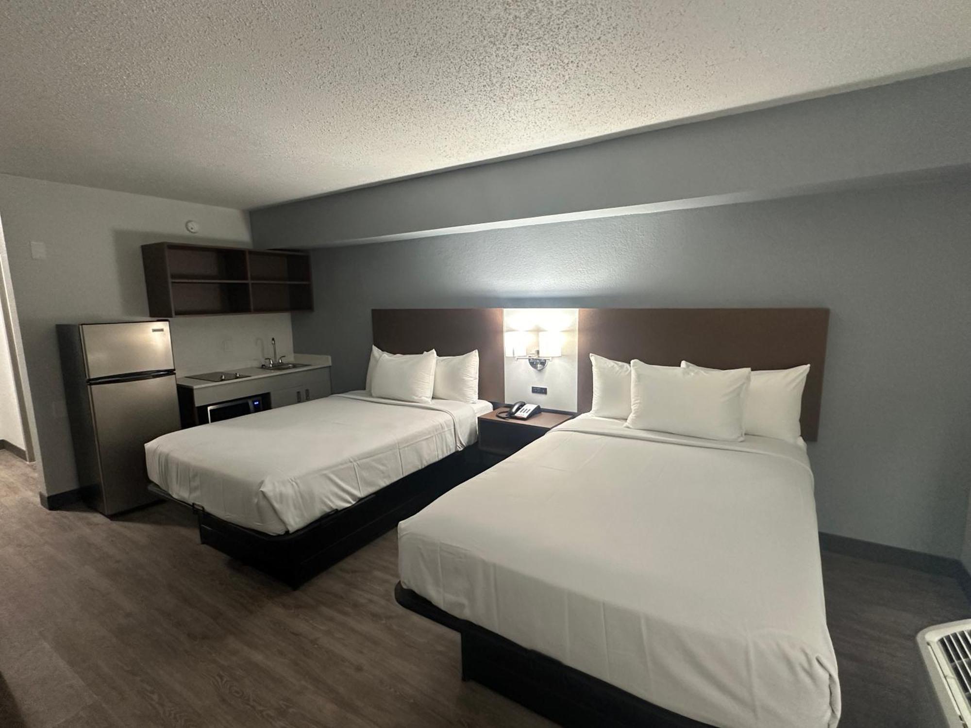 Suburban Studios Chester I-95 Bagian luar foto