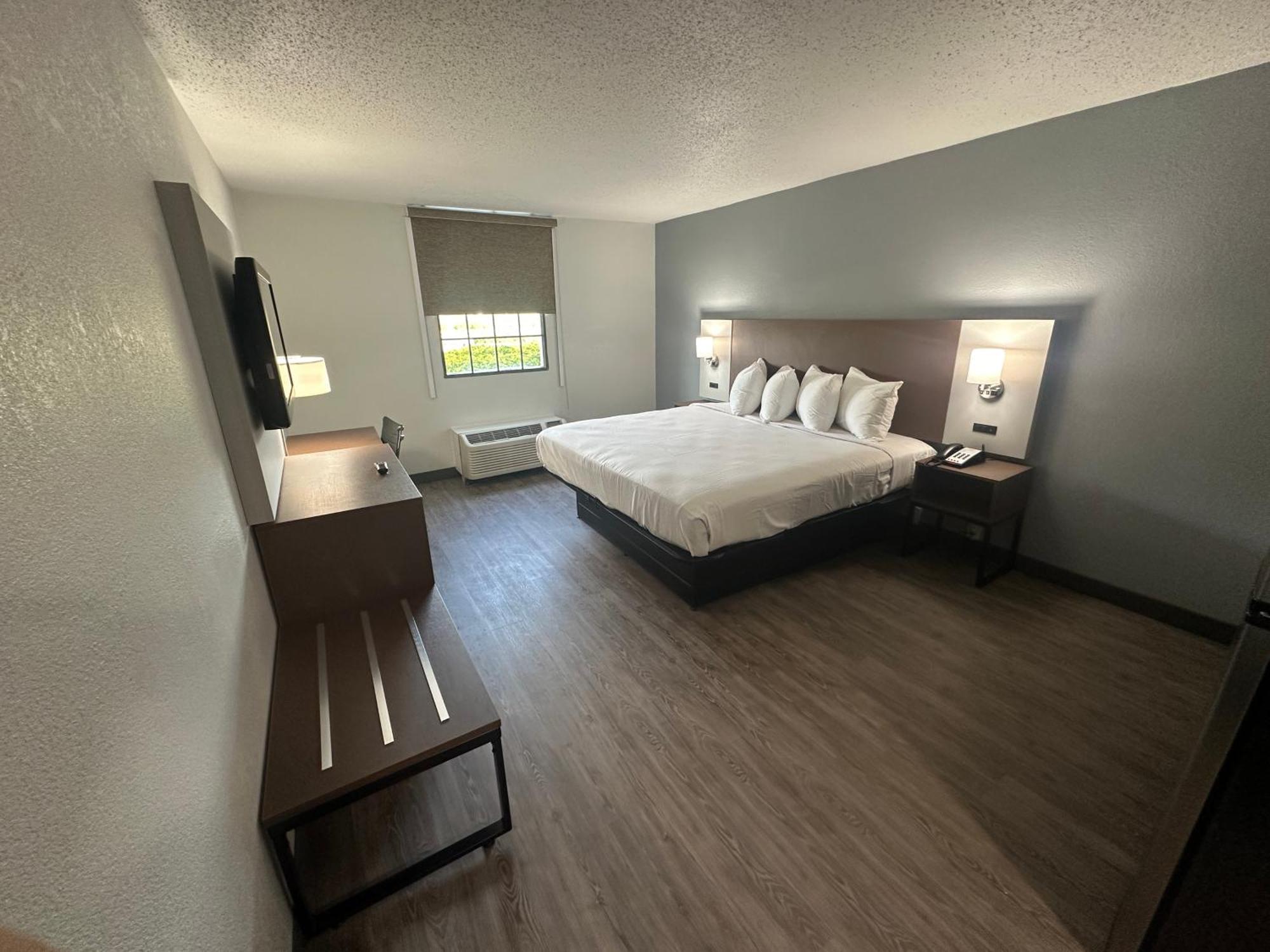 Suburban Studios Chester I-95 Bagian luar foto