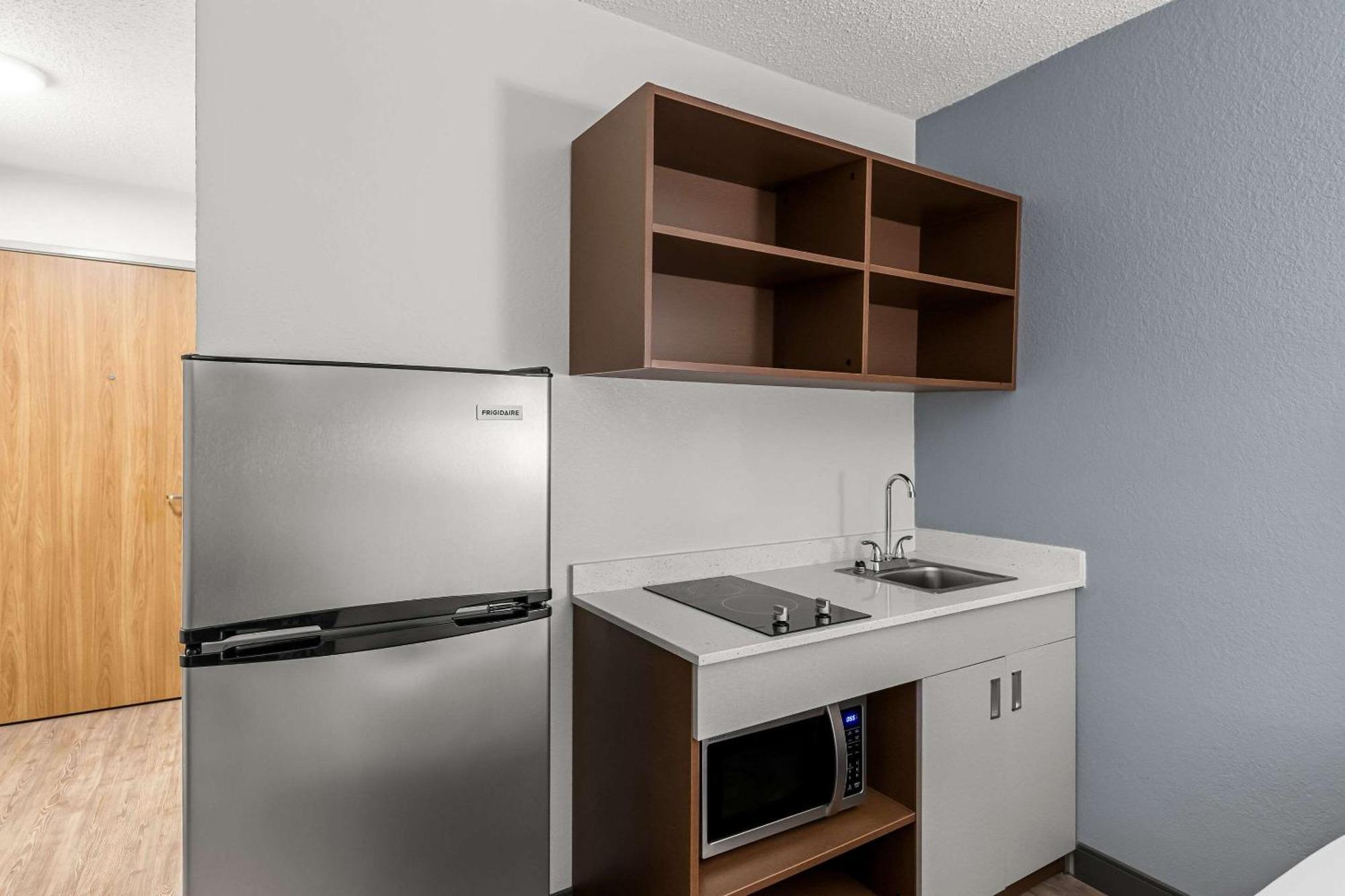 Suburban Studios Chester I-95 Bagian luar foto