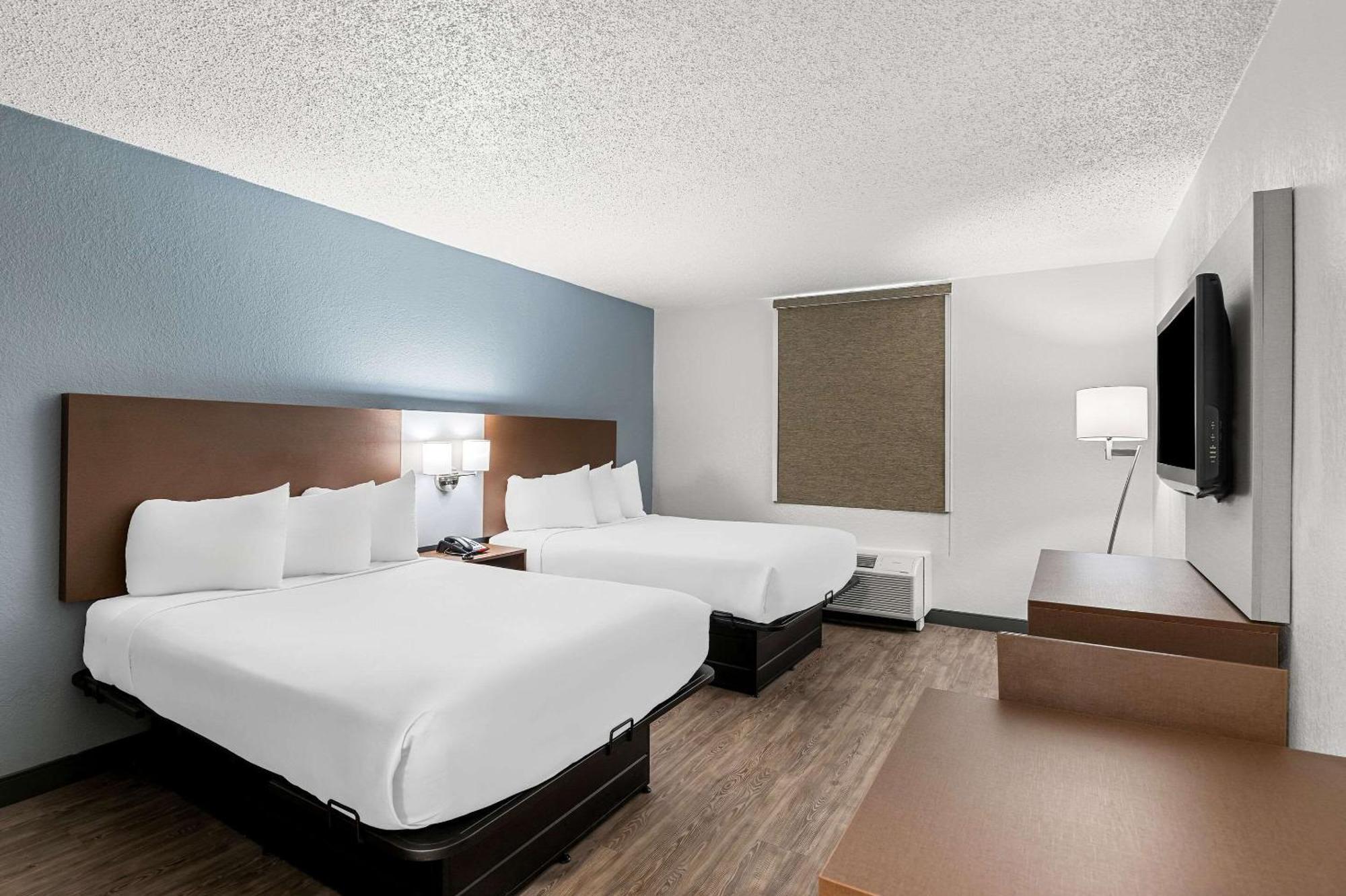 Suburban Studios Chester I-95 Bagian luar foto